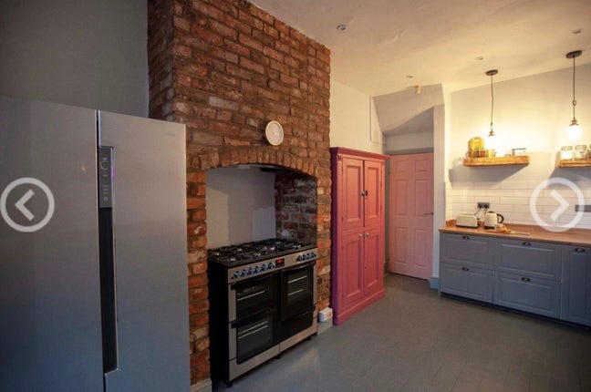 Double Room - Shared house with bubbly females Main Photo