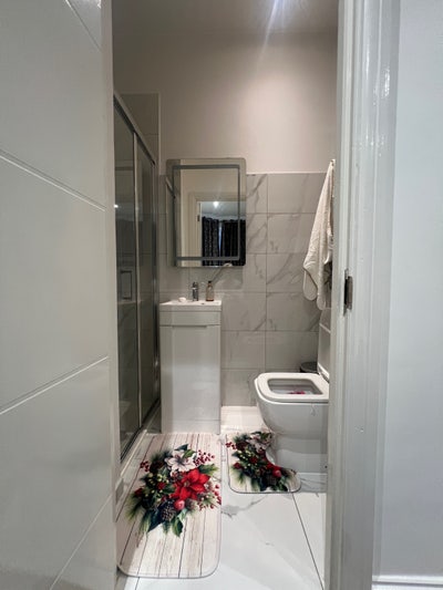 Double Bedroom  with En -Suite  - Brand New House  Main Photo