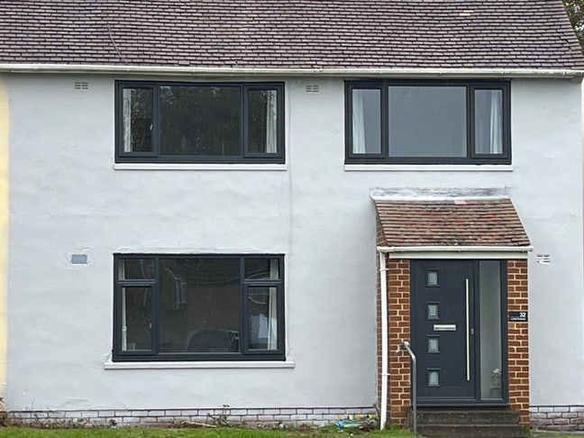 Stunning f/ furn 4 bed gas ch spacious house  Main Photo