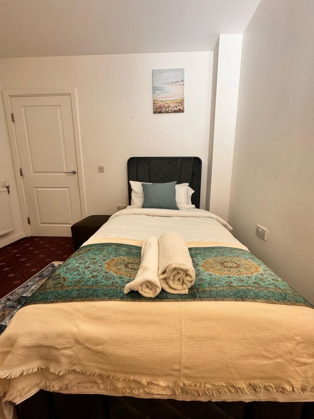 Beautiful Rooms To Let - E14 London Main Photo