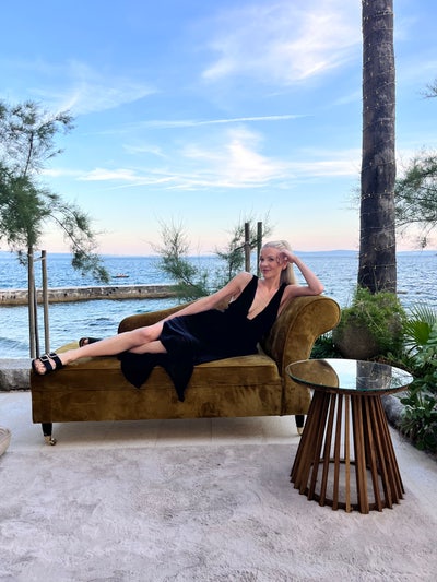 Professional Female Creative (clean and social!) Main Photo