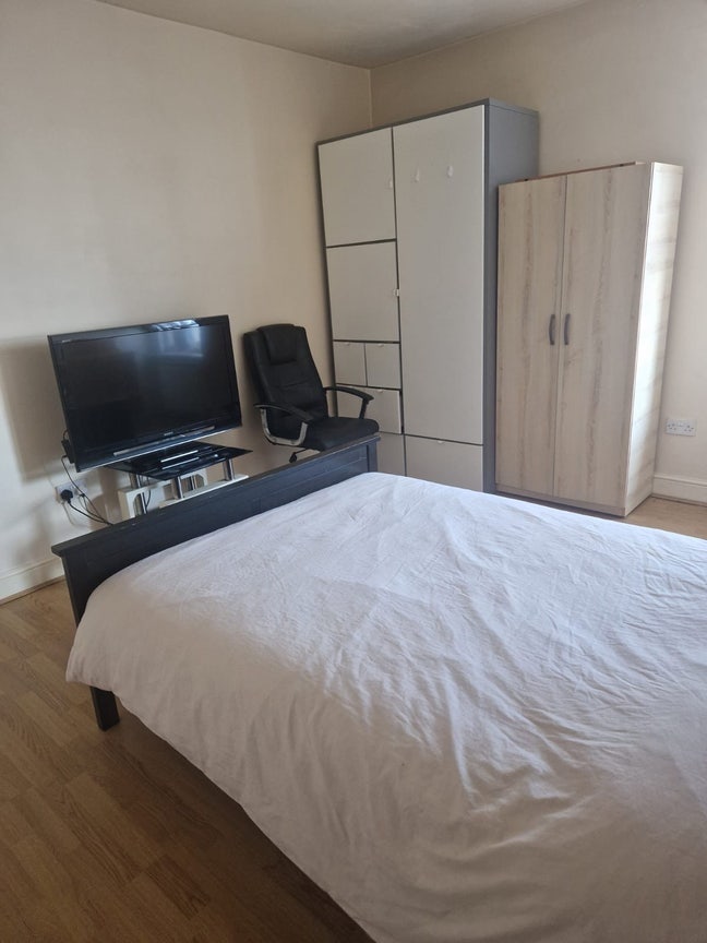 Lovely Double Room for Rent in Southwoodford  Main Photo