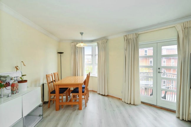 4 double bedrooms available for rent immediately  Main Photo