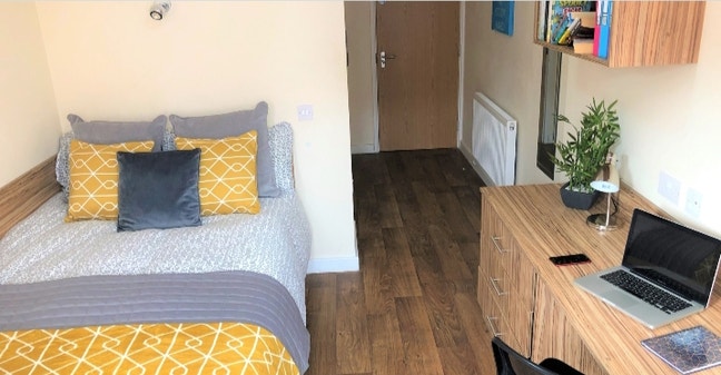 Room B5 Waterside court  Main Photo