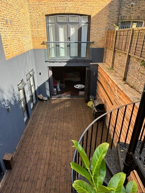 Double bedroom with ensuite - extremely spacious! Main Photo