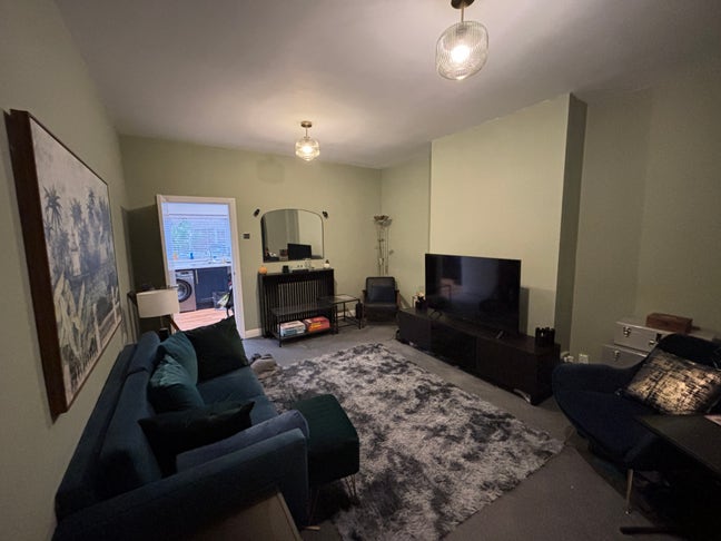 Room to rent near Royal Stoke hospital  Main Photo