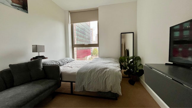 Stylish Weekday Room, on East Croydon’s Station Main Photo