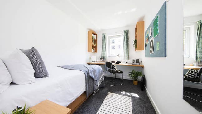 Single Ensuite avail. immediatley MMU student only Main Photo