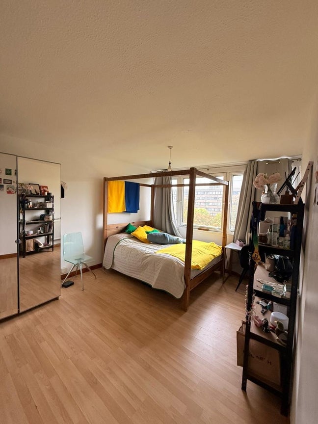 Double bedroom (ClaphamJunction) Main Photo