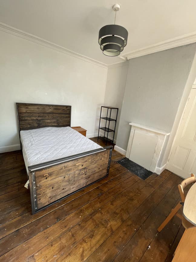 S10 - graduate house share One Room Available!  Main Photo