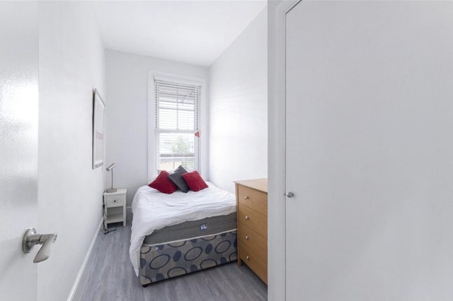 Double Room available in Clapham North/Highstreet Main Photo