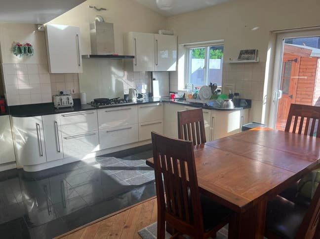 2 Modern Double Rooms in Mudchute - Parking- E14 Main Photo