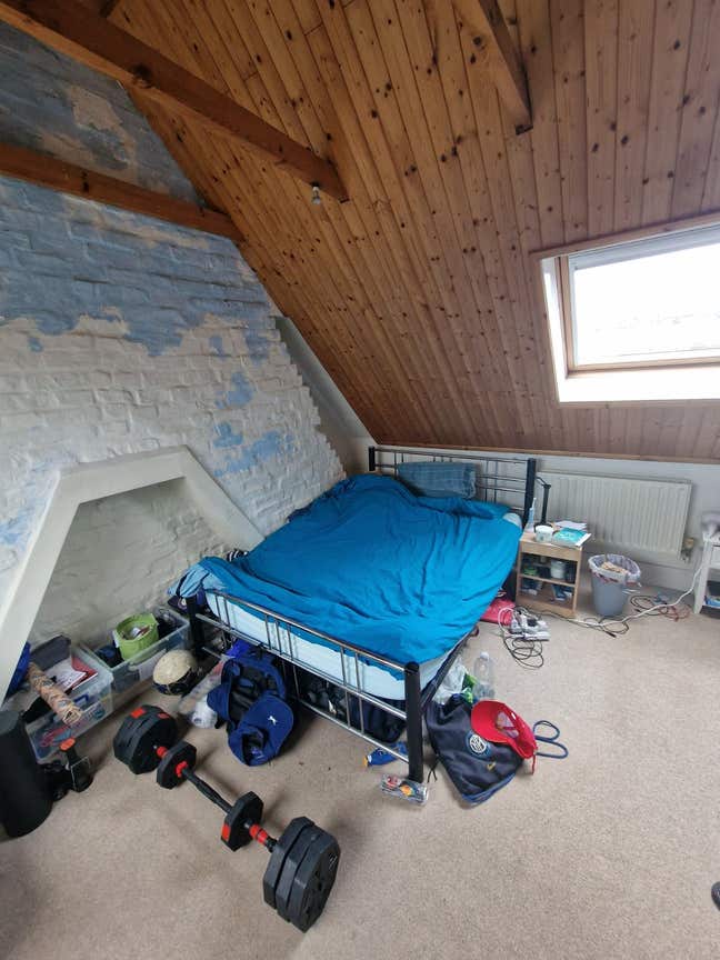 Spacious furnished double loft room  Main Photo