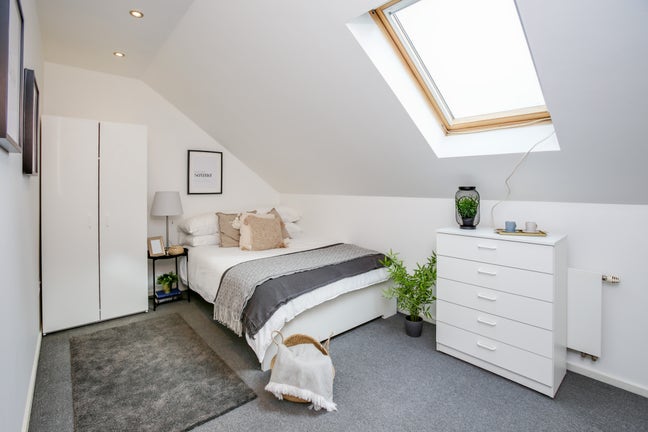 Lovely Double Awaiting New Tenant in Mitcham Main Photo