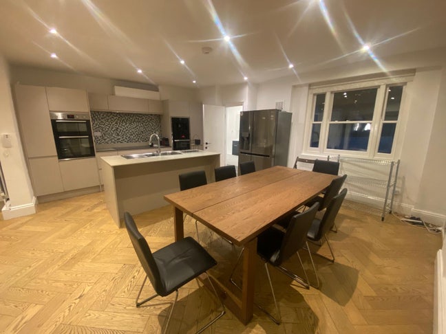 Bright Double Room in Huge Stunning House - N7 Main Photo