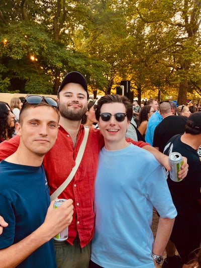 Looking for a room or buddy up in social house!  Main Photo