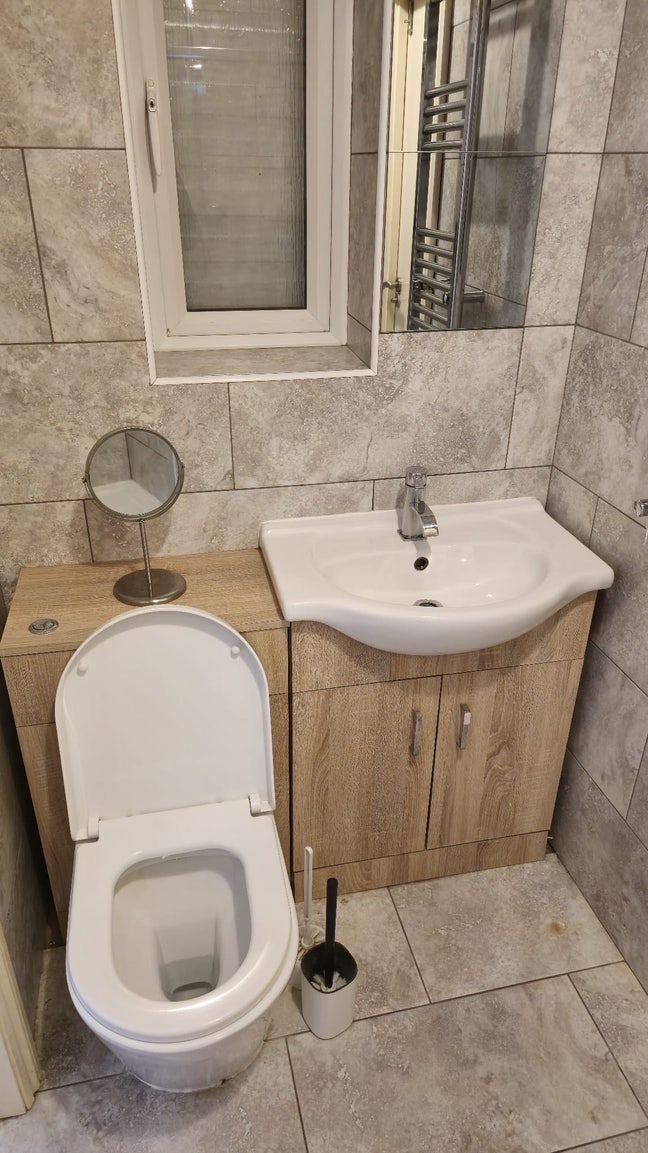 Single En-suite Room - Hayes Town  Main Photo