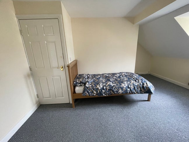 Spacious En-suit room  Main Photo