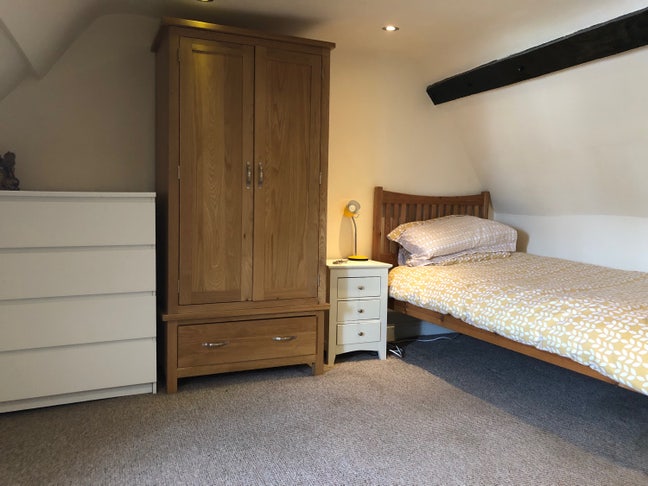 Quite and peaceful large single Attic Room  Main Photo