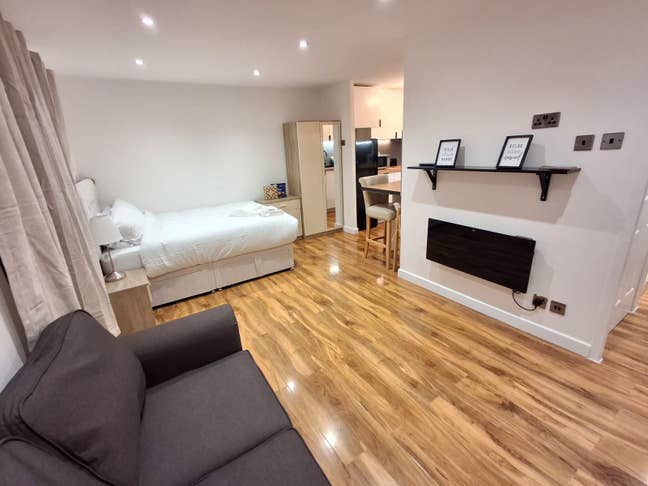 🌟Modern Studio Flat – Hatton Rd, Feltham TW14 Main Photo