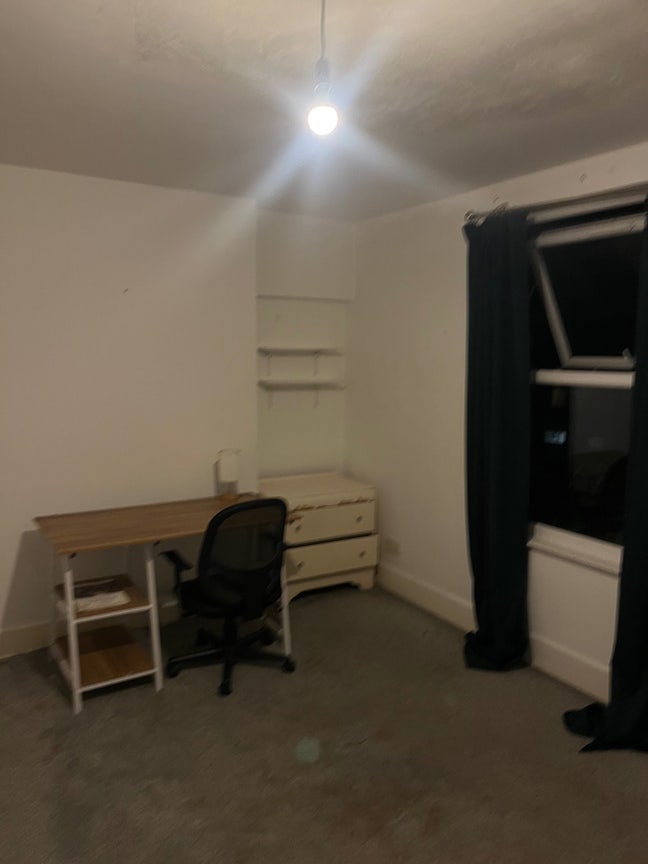 Lovely Double Room in a Fun Friendly Household Main Photo