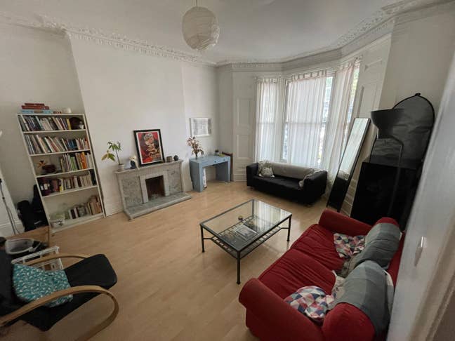 Cozy room in spacious Stokey houseshare Main Photo