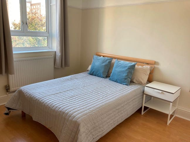 Double bedroom in a 2 bedroom apt, Swiss Cottage Main Photo