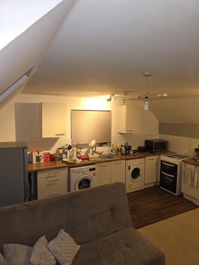 Flat available in Woodley  Main Photo