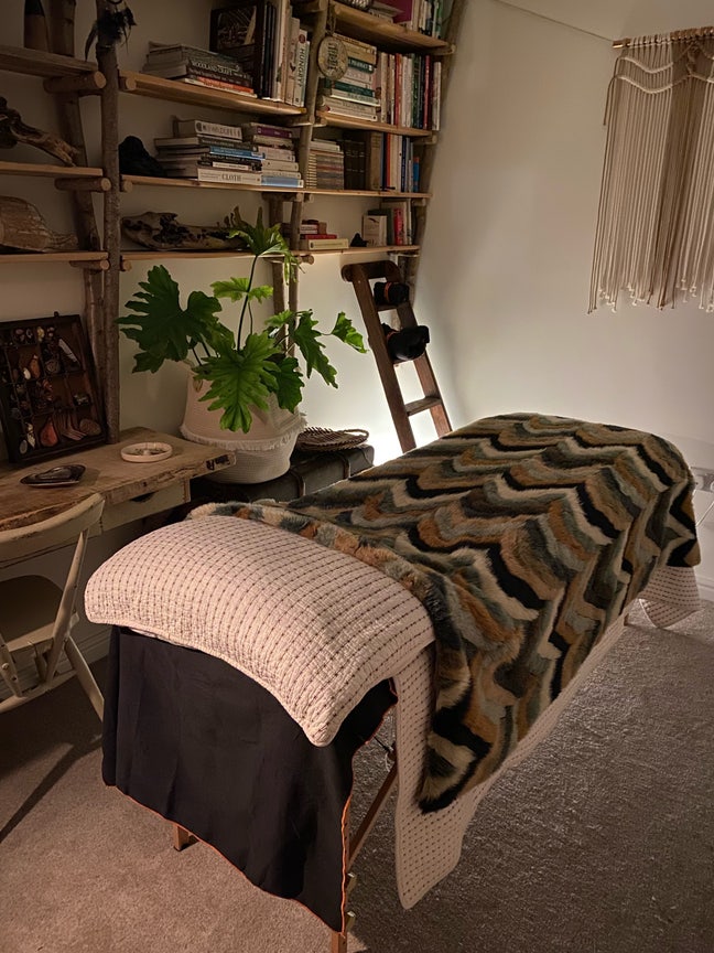 Lovely small double room - in a peaceful home. Main Photo
