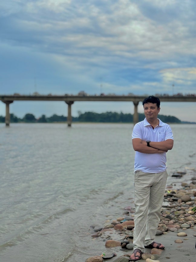 Professional Couple Looking for Room in Guildford Main Photo