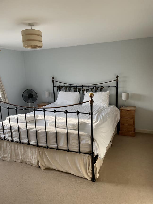 Double Room walking distance to train station Main Photo