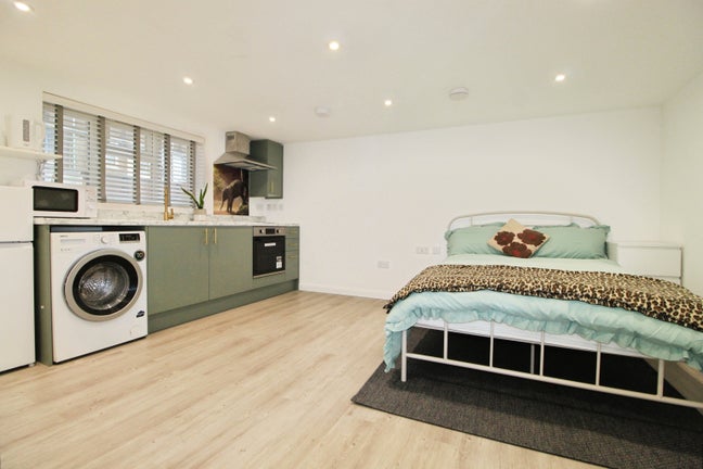 Brand New Luxury Studio Flat With Private Access Main Photo