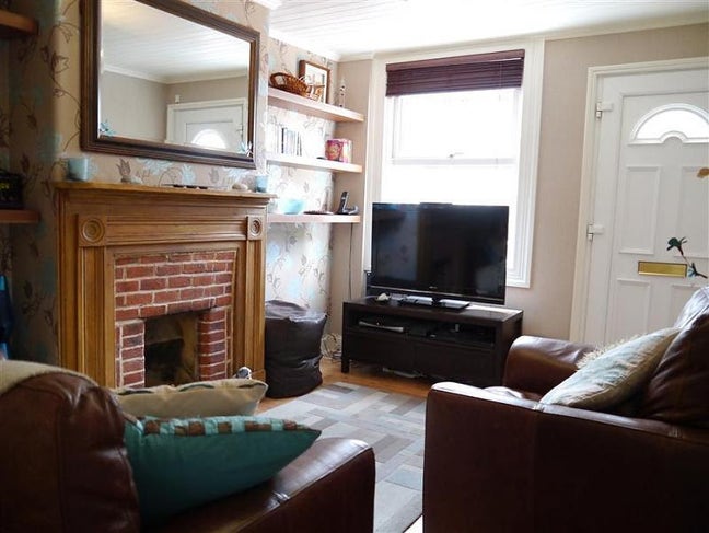 Two bedrooms house close to Reading centre a RBH Main Photo