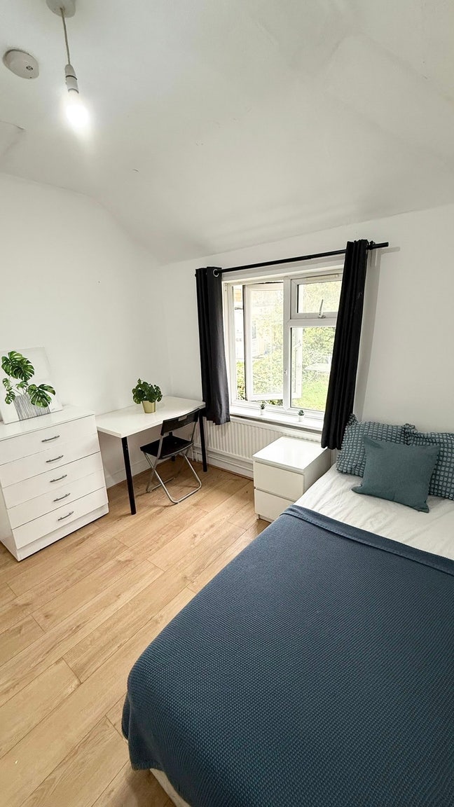 New Property, 2 Big Single Rooms Ready to Move in  Main Photo