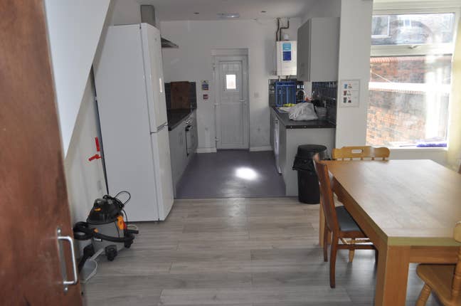 Immaculate property Main Photo