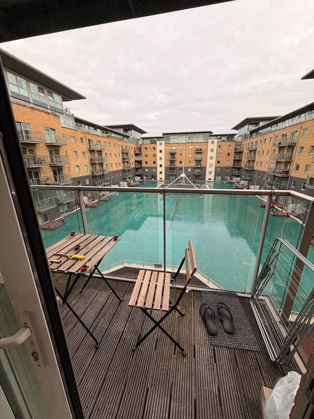 1 double bedroom in 2 bed flat available  Main Photo