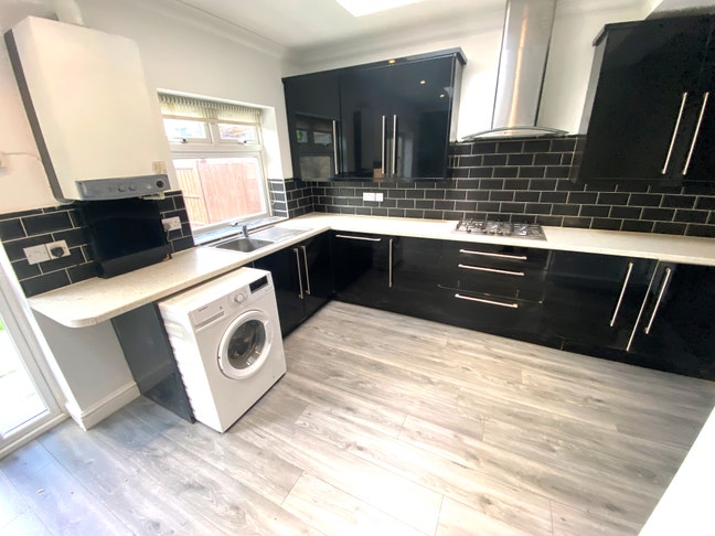 3/4 Bed House Seven Kings £2600 Pcm Main Photo