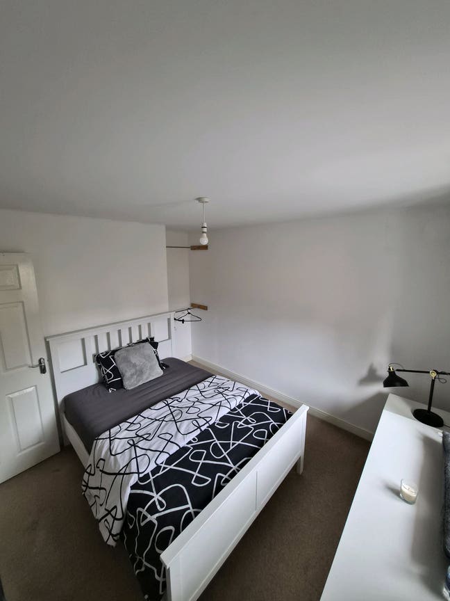 Double Room Available for Rent Main Photo