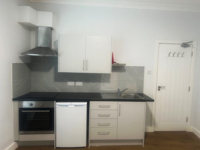  *Double Bedroom* Central Bournemouth* Own Kitchen Main Photo
