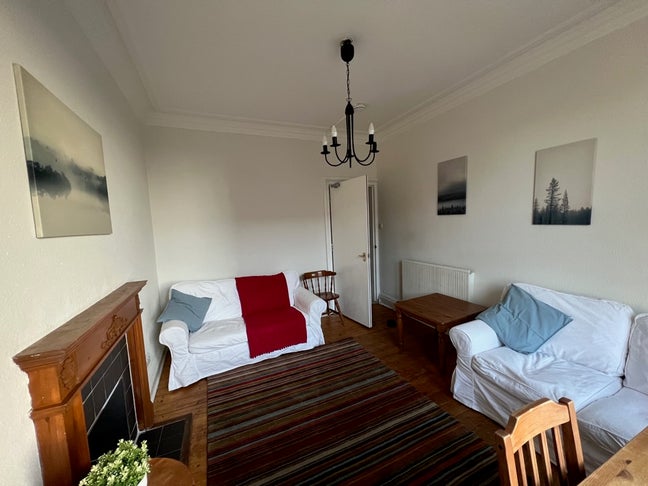 Spacious flat with three large double bedrooms HMO Main Photo