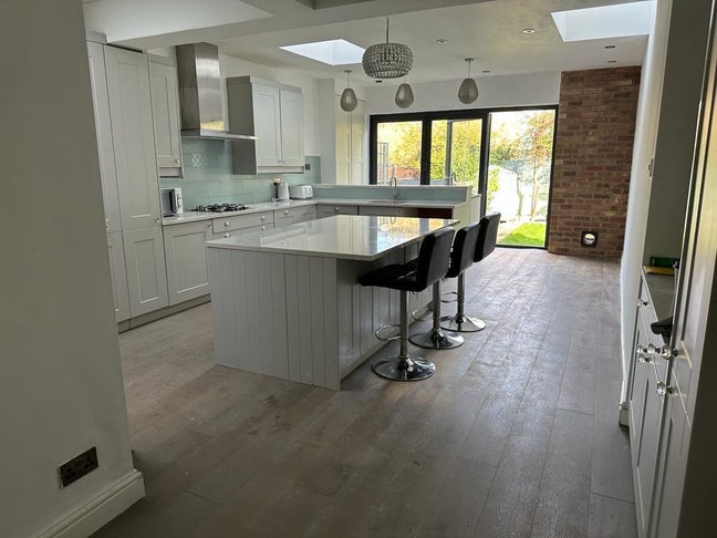 Big double with private bathroom Willesden Green Main Photo