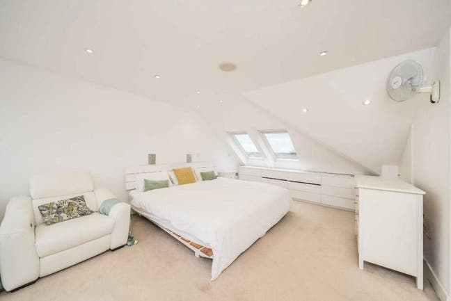 6 rooms available in a beautiful house in Norbury Main Photo