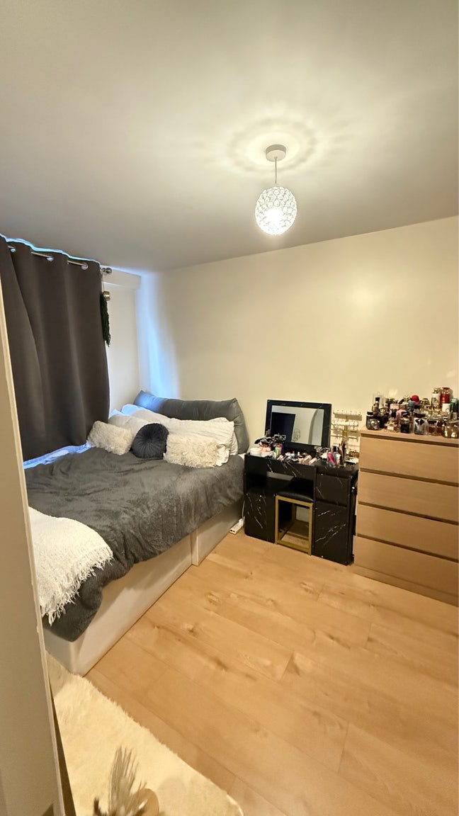 8 Lydney Close, SW19 6JN:  Main Photo