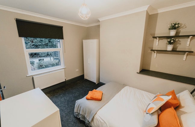  Modern en-suite room - close to Derby Hospital! Main Photo