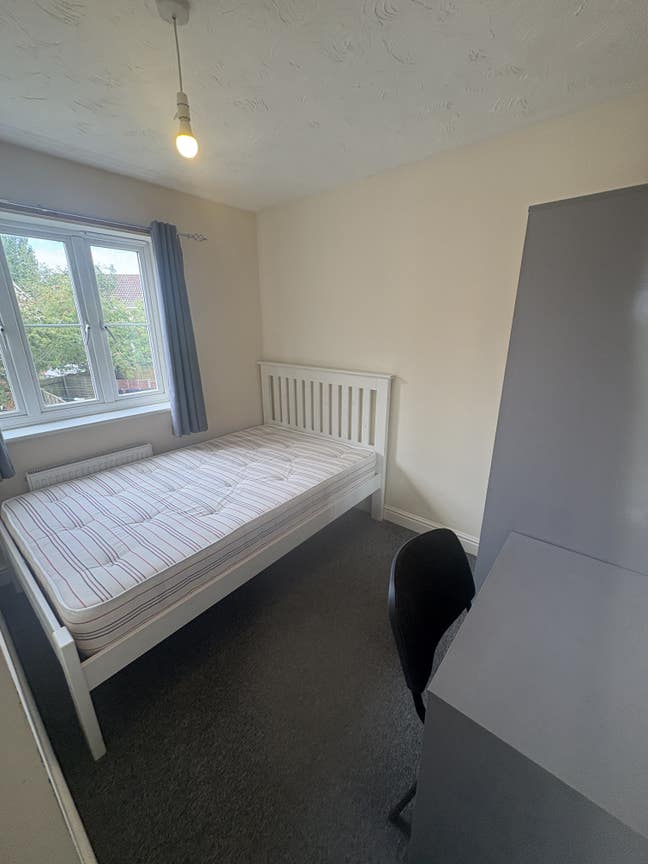 DOUBLE Female Student Room in NR5 (92roe) Main Photo