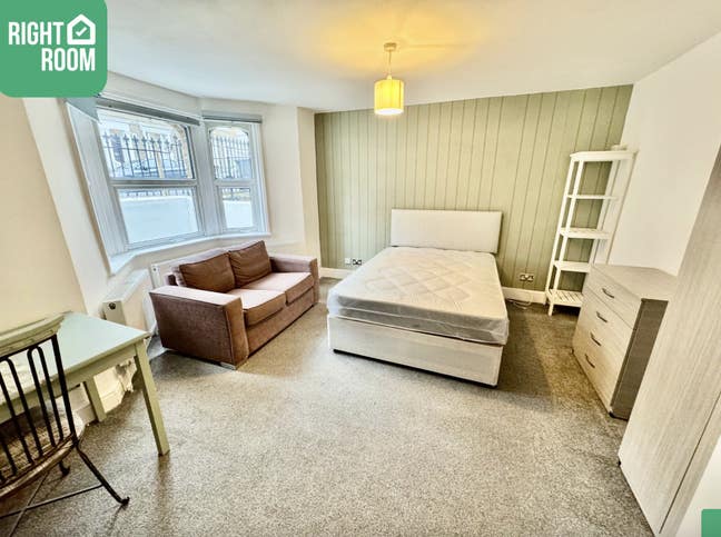 Stunning Room - Close to Tube & Shops - LovelyArea Main Photo
