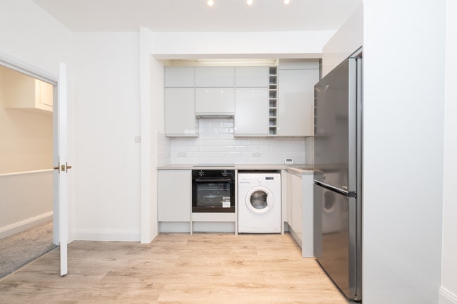 Bright Newly Refurbished Flat in Kensington Main Photo
