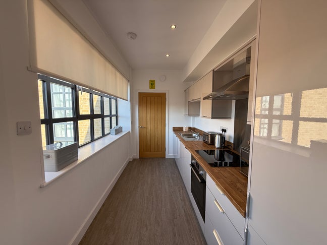 Stunning Furnished City Centre Apartment (19Csh) Main Photo