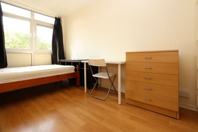 Double Room 1 Min from Stepney Green Station Main Photo