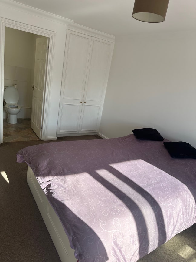 Spacious Double Bed Room With Toilet & Wadrobe Main Photo